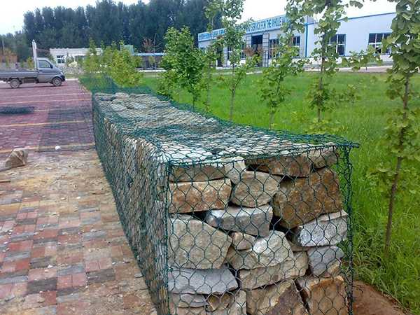 涂塑石笼网案例展示图片2